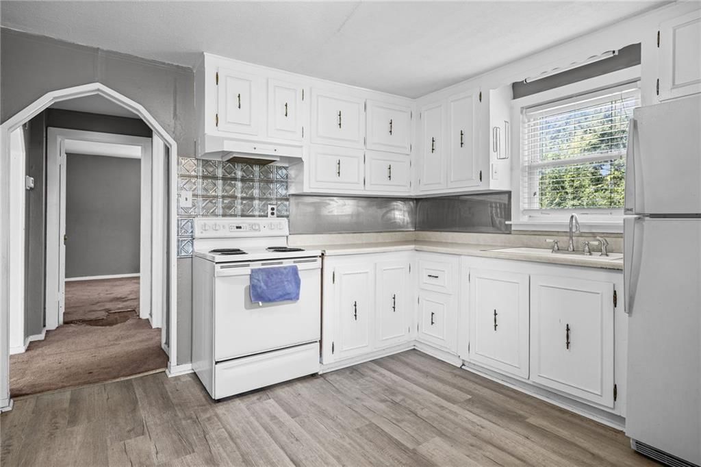 Photo 12 of 27 - 9612 E 31st Street, Independence, MO 64052