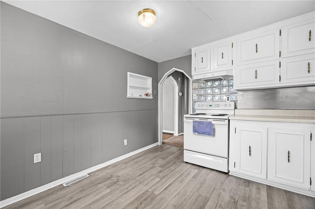 Photo 13 of 27, 9612 E 31st Street, Independence, MO 64052