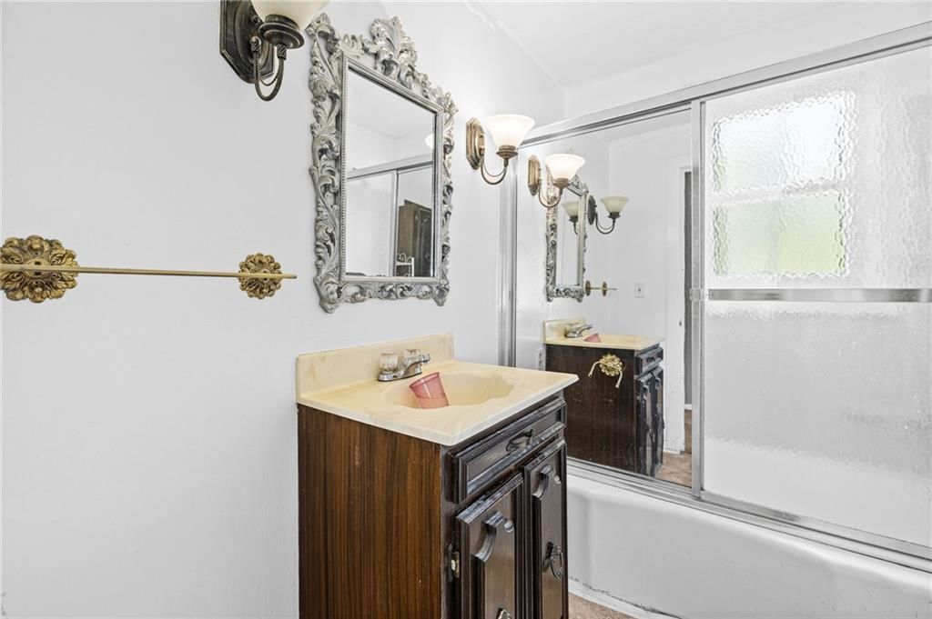 Photo 17 of 27, 9612 E 31st Street, Independence, MO 64052