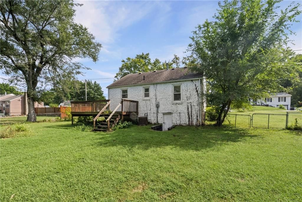 Photo 23 of 27 - 9612 E 31st Street, Independence, MO 64052
