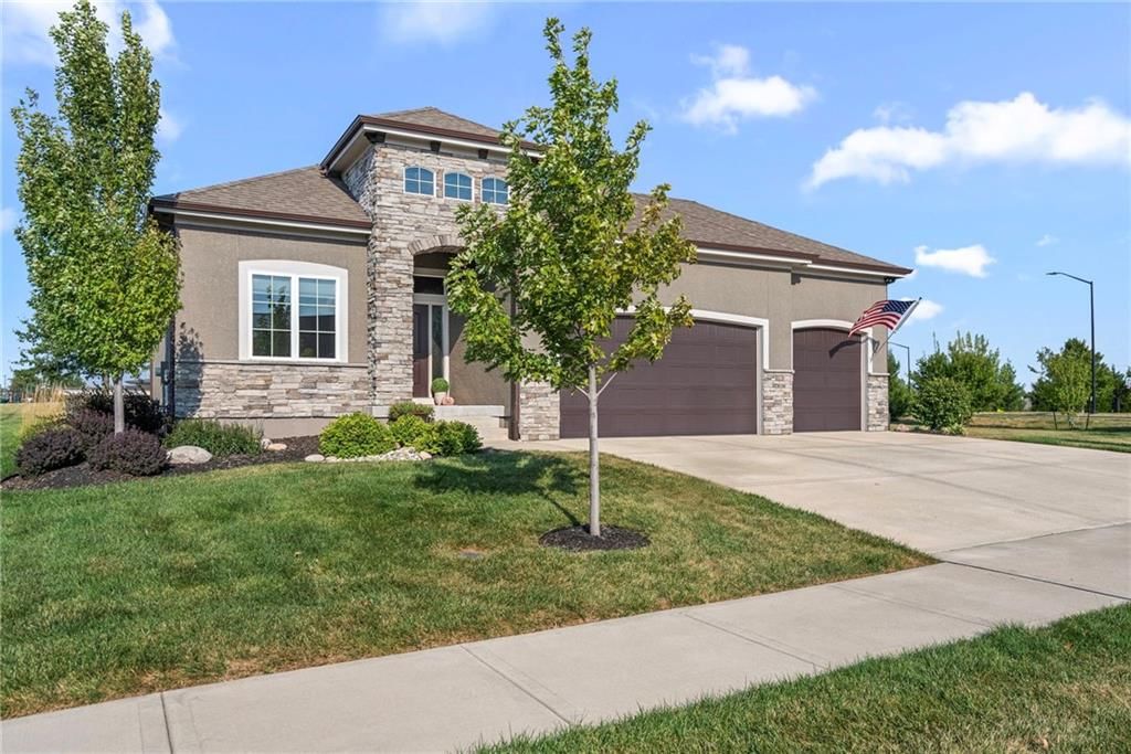25048 W 112th Terrace, Olathe, KS: listing photo 3