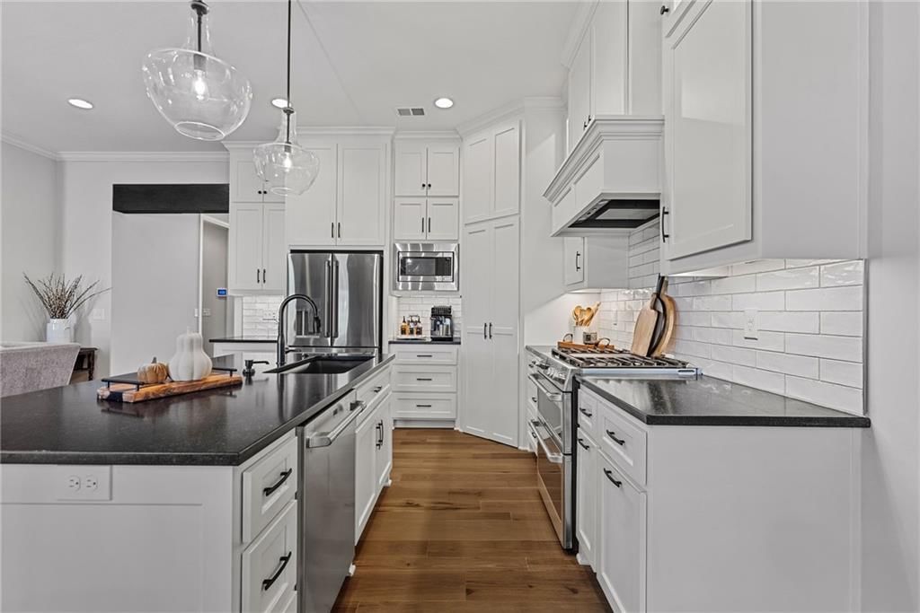 Photo 12 of 44 - 25048 W 112th Terrace, Olathe, KS 66061
