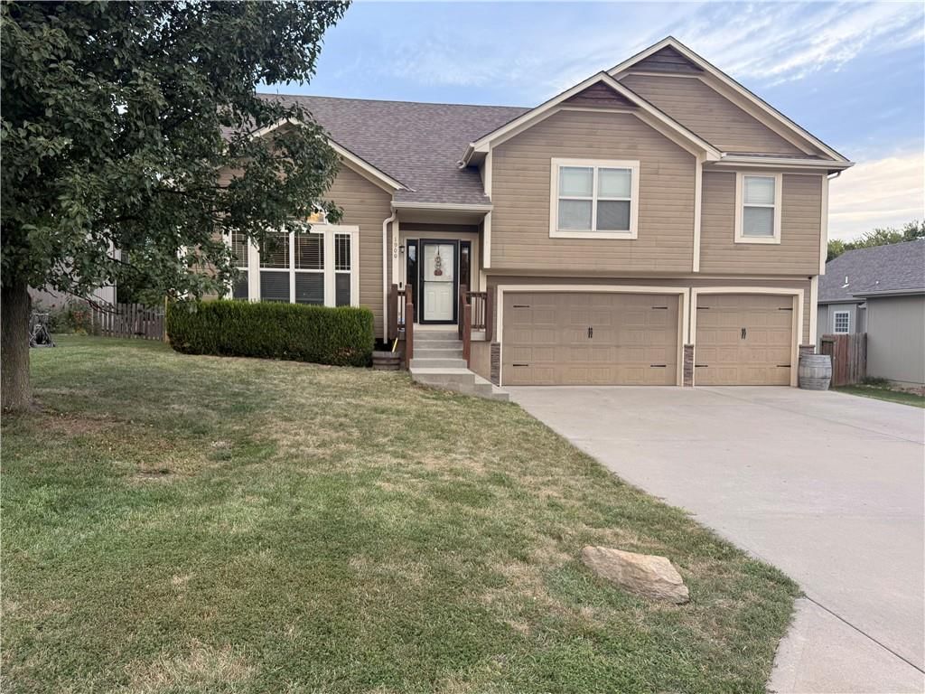 1900 Curtis Drive — photo 2