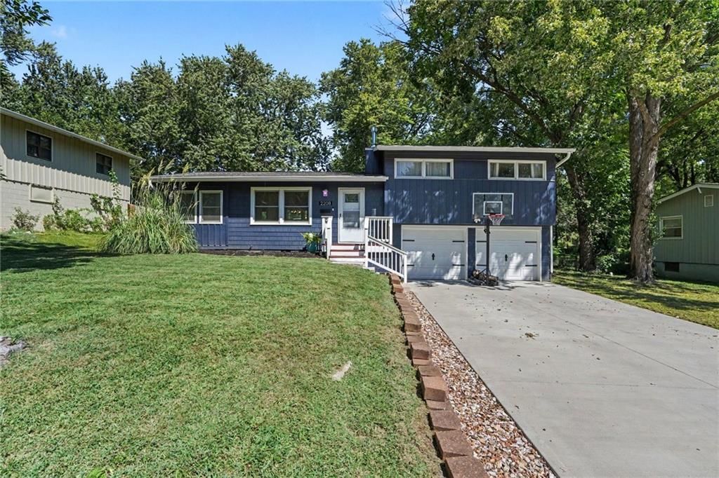 2208 NE 60th Terrace — photo 3