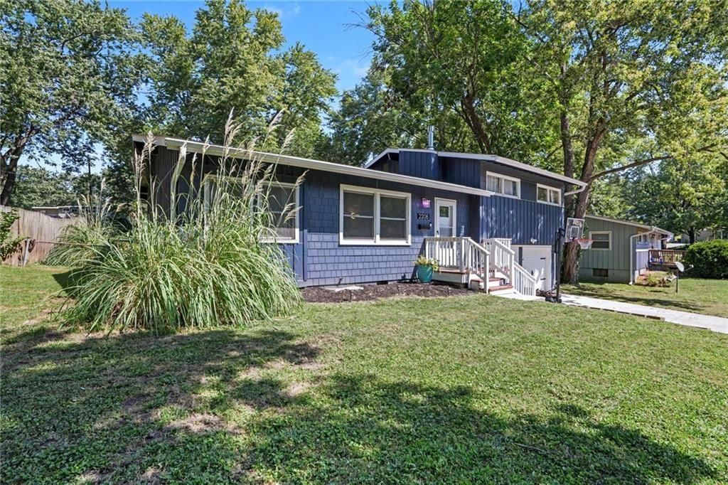 2208 NE 60th Terrace — photo 4