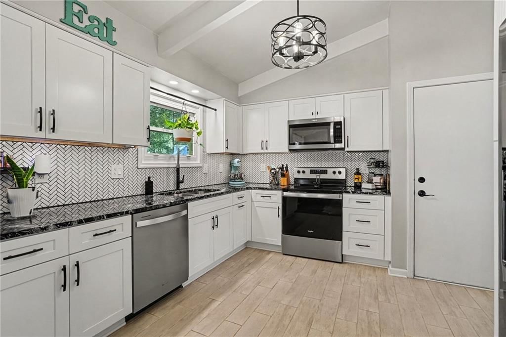 2208 NE 60th Terrace — photo 12