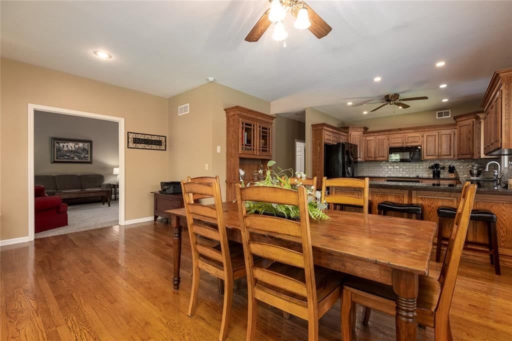 9031 N Manning Avenue — photo 11