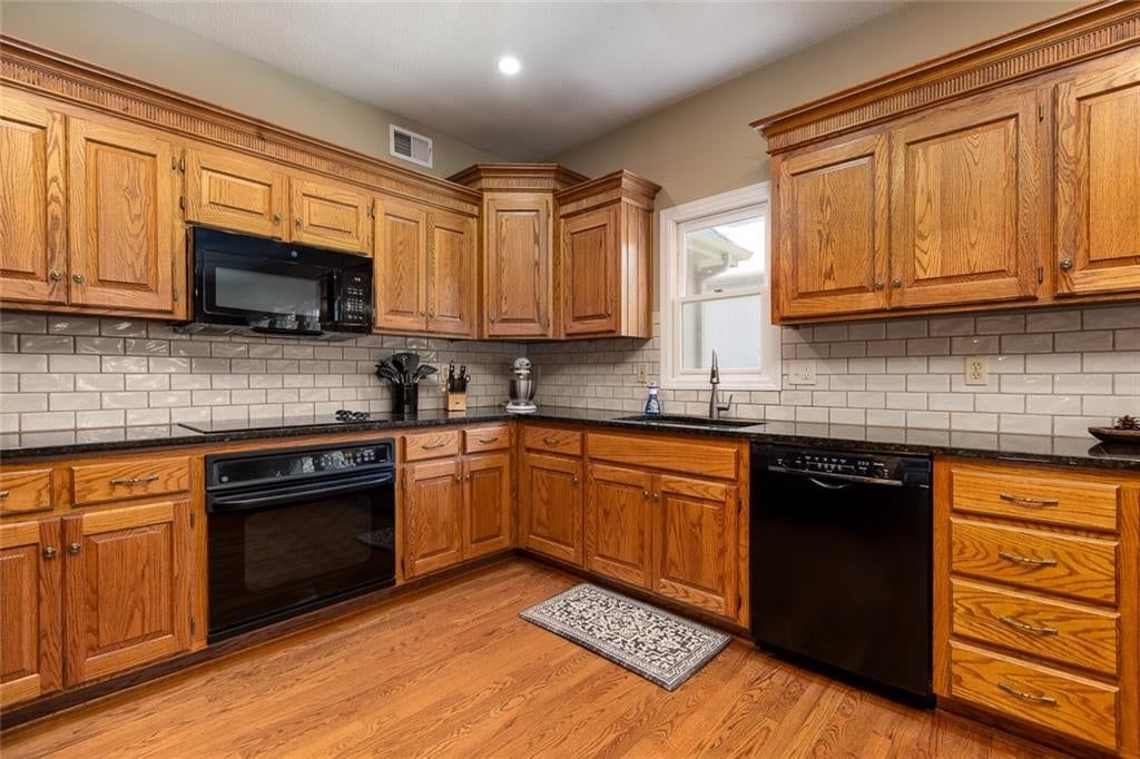 9031 N Manning Avenue — photo 13