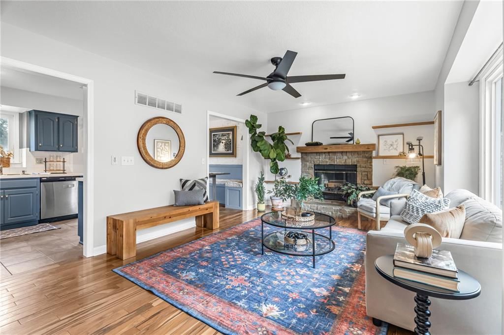 Photo 4 of 28 - 516 NW 80th Terrace, Kansas City, MO 64118