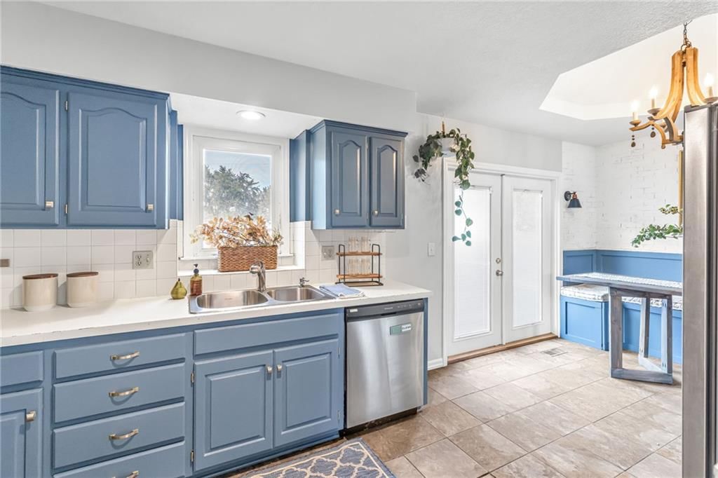 Photo 10 of 28 - 516 NW 80th Terrace, Kansas City, MO 64118
