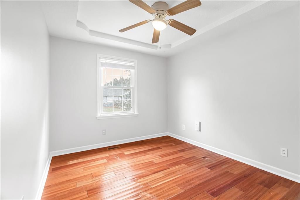 Photo 13 of 28 - 516 NW 80th Terrace, Kansas City, MO 64118