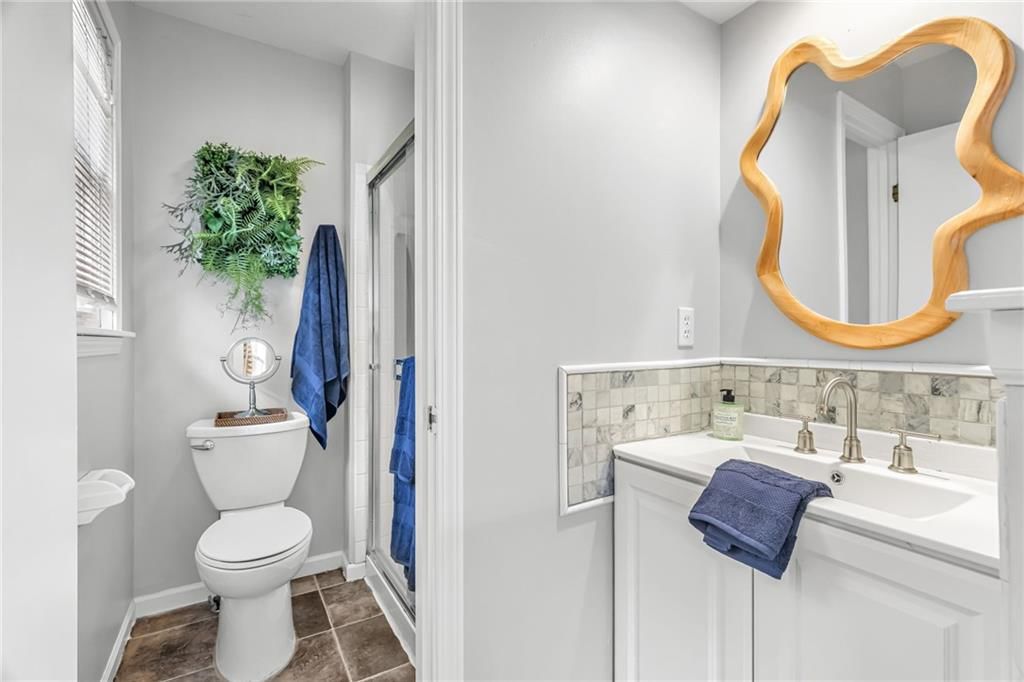 Photo 17 of 28 - 516 NW 80th Terrace, Kansas City, MO 64118