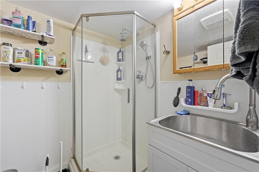 1703 Seneca Street — photo 32