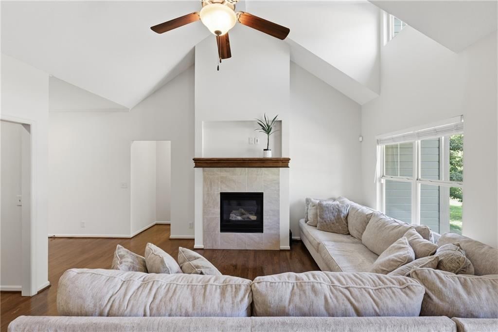 16872 W 164th Place, Olathe, KS: listing photo 2