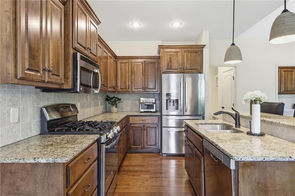 16872 W 164th Place, Olathe, KS: listing photo 3