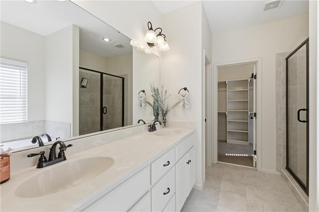 Photo 10 of 49 - 16872 W 164th Place, Olathe, KS 66062
