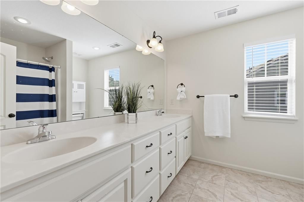 Photo 13 of 49 - 16872 W 164th Place, Olathe, KS 66062