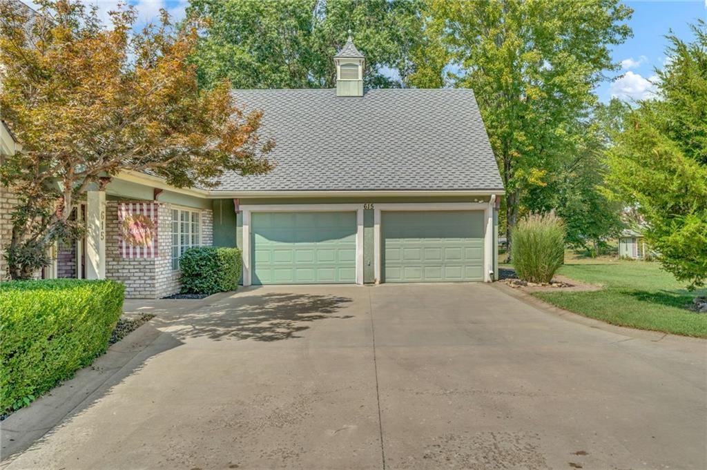 615 W Willow Lane — photo 7