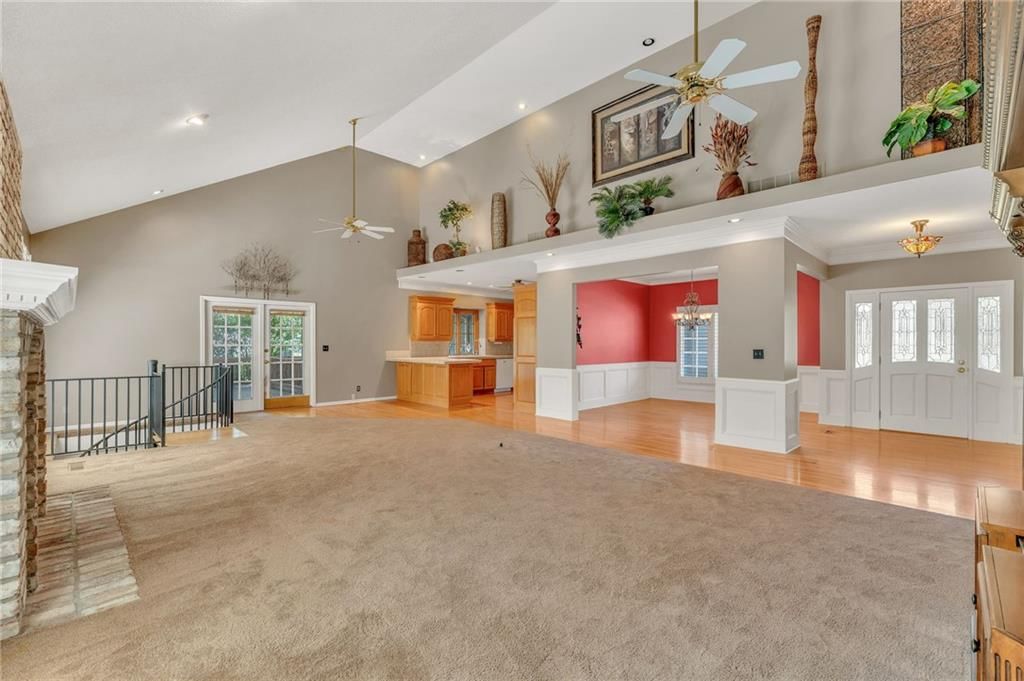 615 W Willow Lane — photo 17