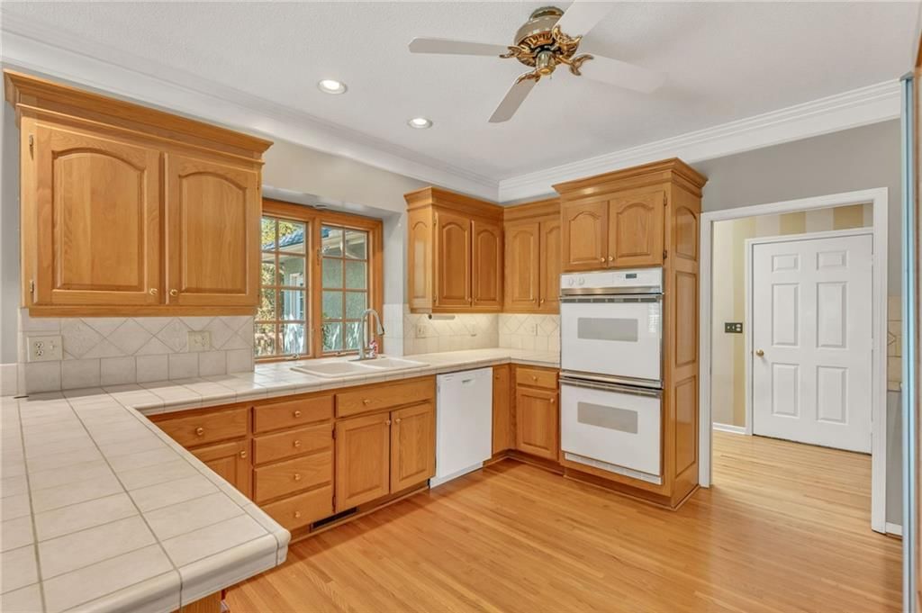 615 W Willow Lane — photo 23