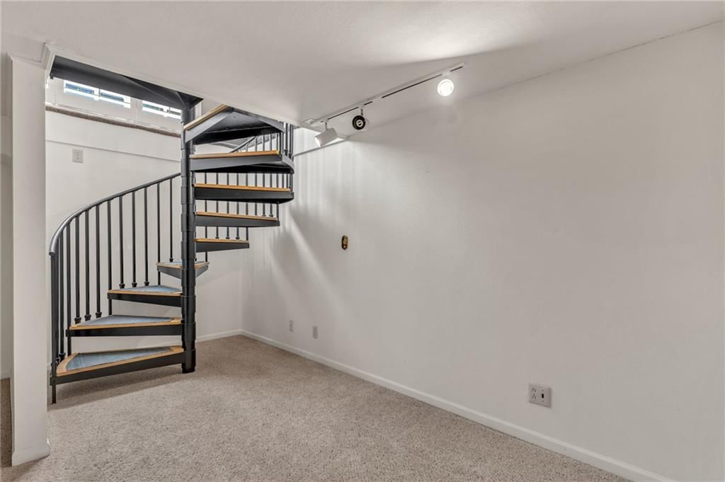 615 W Willow Lane — photo 45