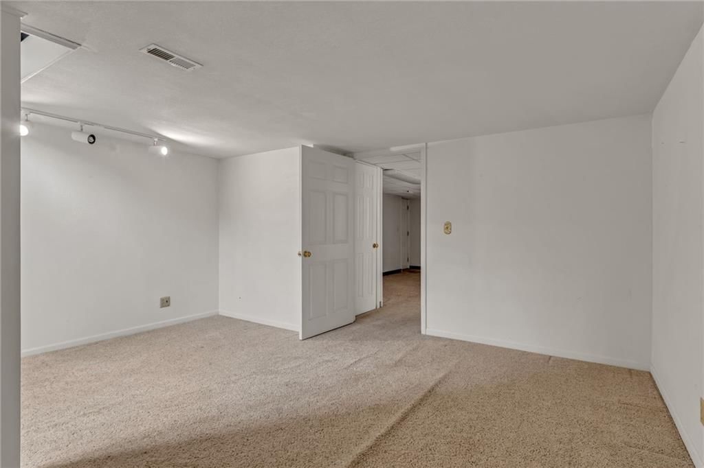 615 W Willow Lane — photo 46