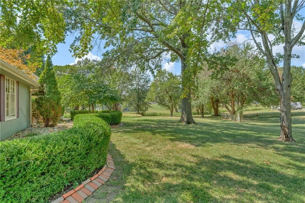 615 W Willow Lane — photo 51