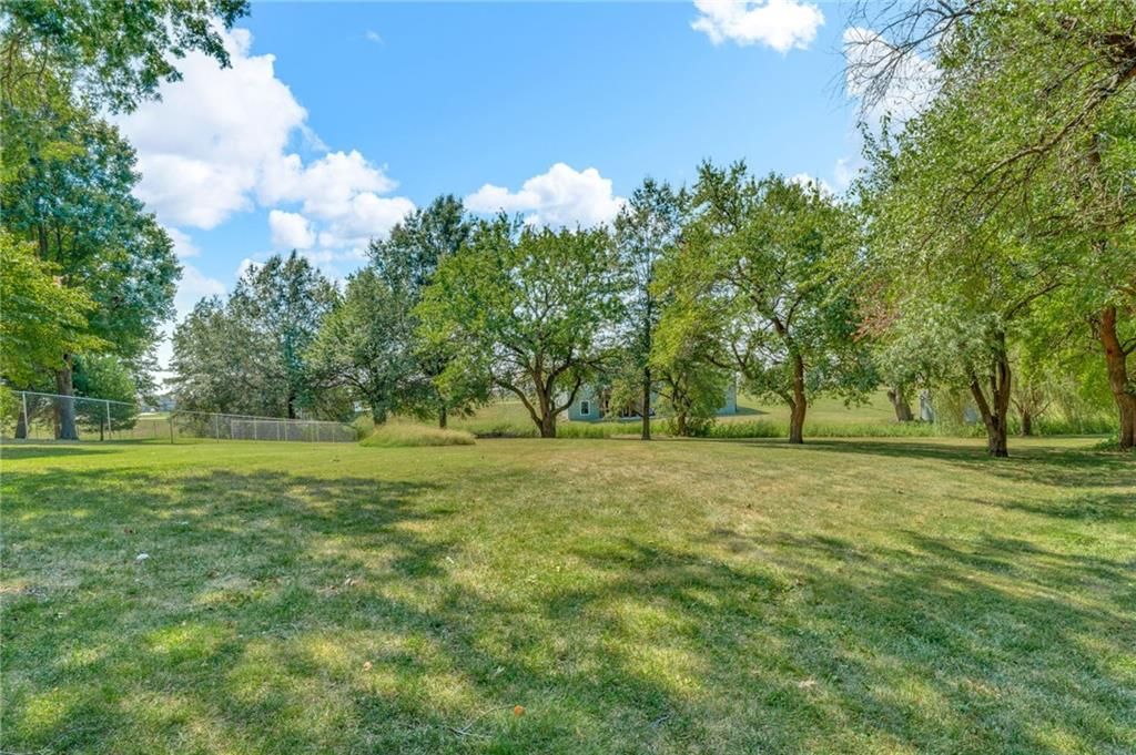 615 W Willow Lane — photo 52