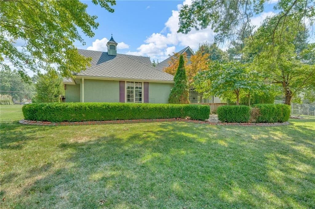 615 W Willow Lane — photo 53