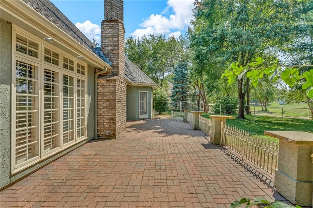 615 W Willow Lane — photo 60