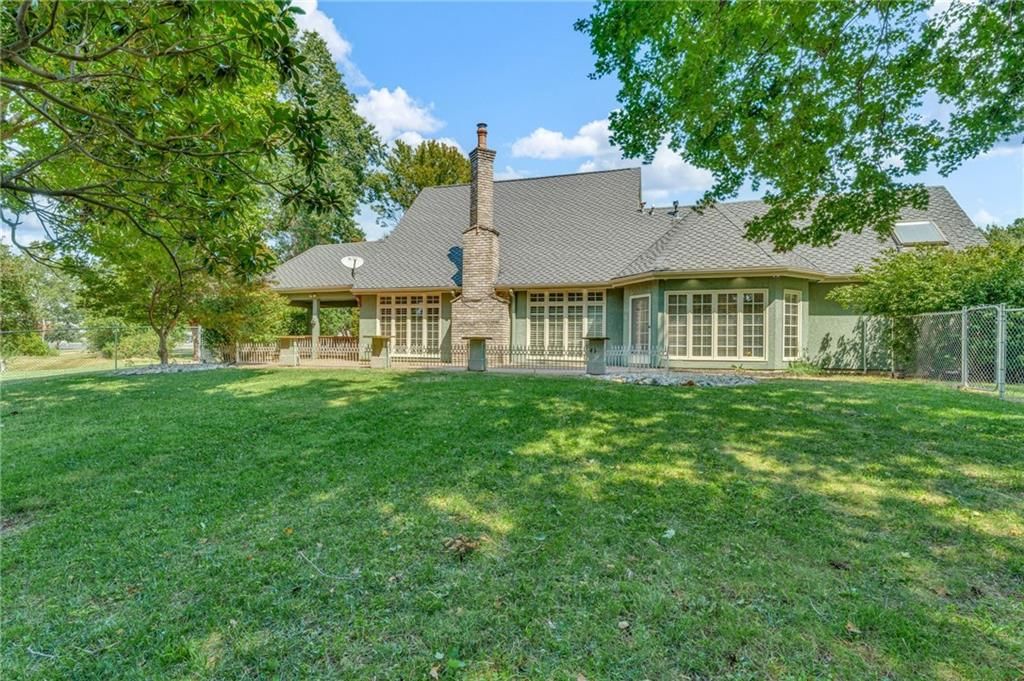615 W Willow Lane — photo 63