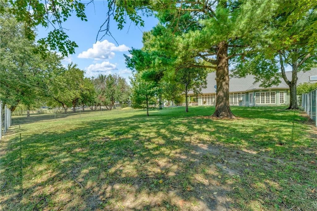 615 W Willow Lane — photo 64