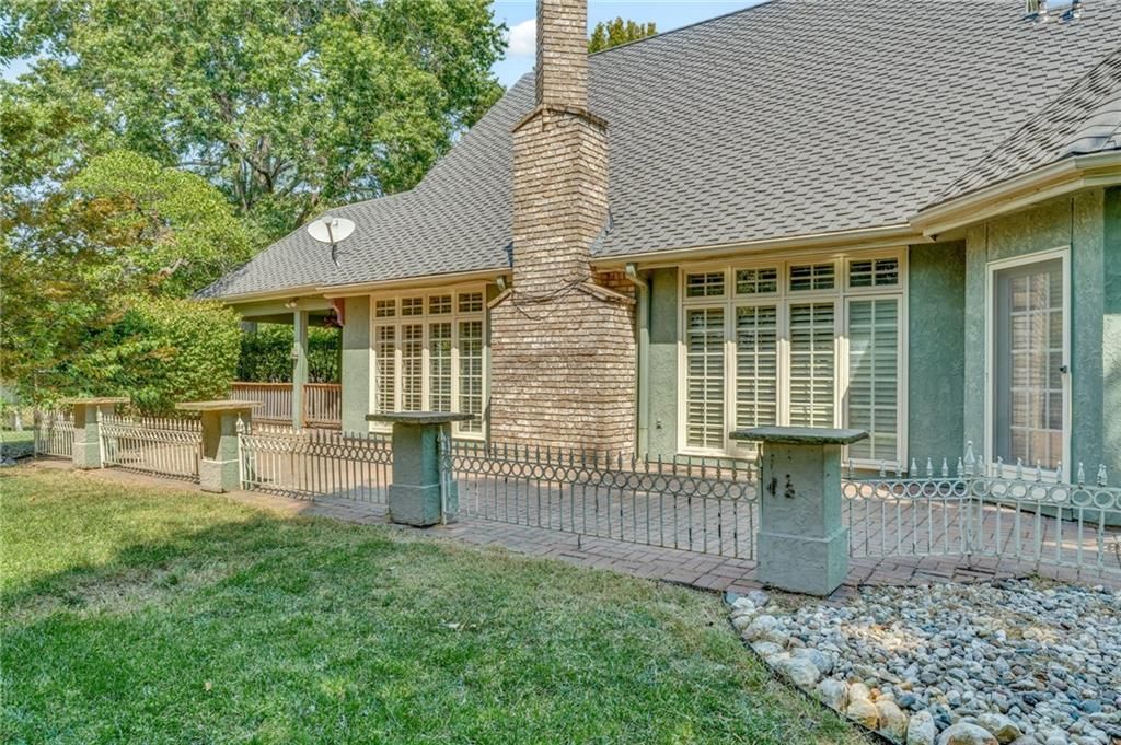 615 W Willow Lane — photo 65