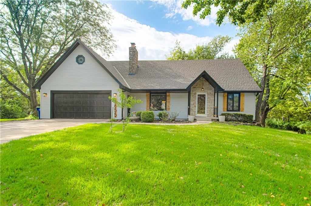 6655 OAK RIDGE Drive, Shawnee, KS