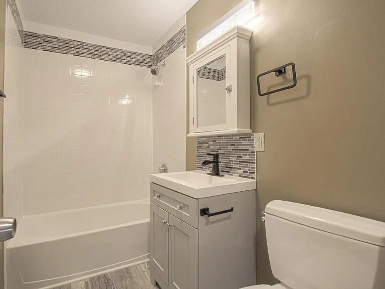6905 E 112th Street — photo 13