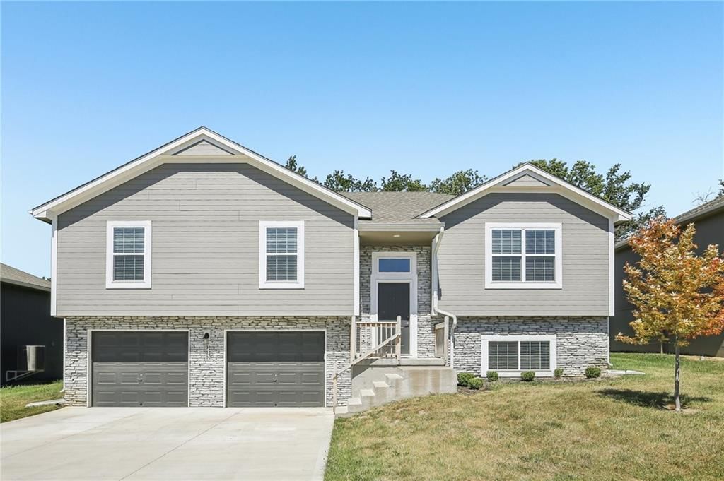 910 NW Hilltop Lane — photo 2
