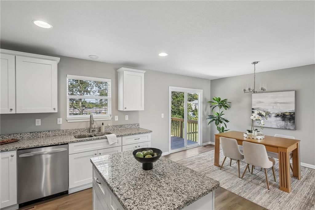 910 NW Hilltop Lane — photo 13