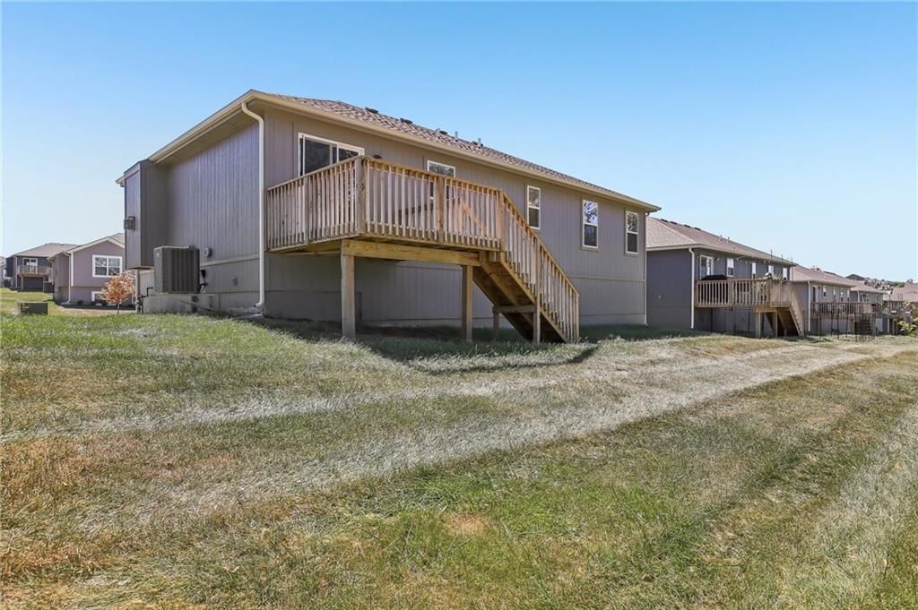 910 NW Hilltop Lane — photo 35