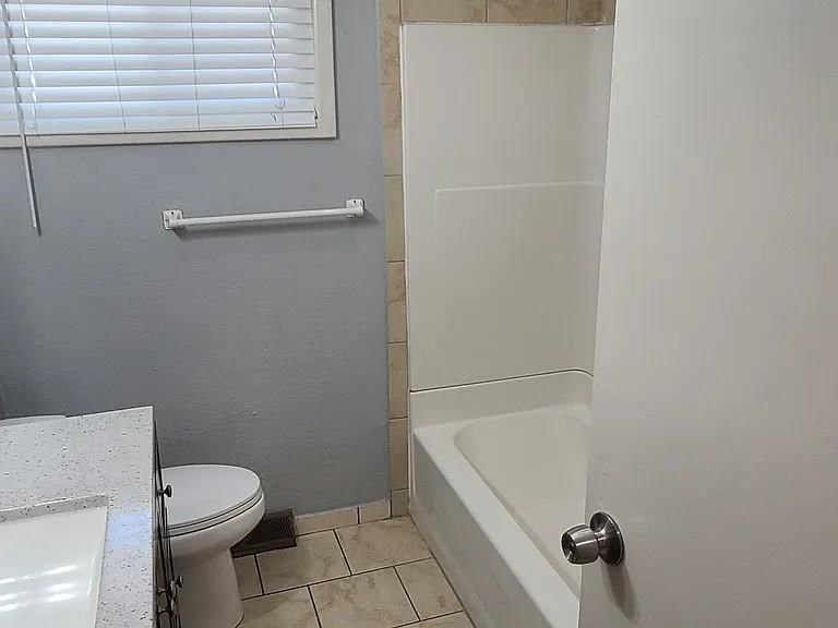 11316 Lewis Avenue — photo 9