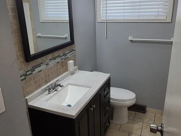 11316 Lewis Avenue — photo 10