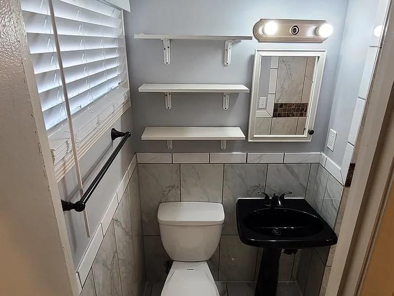 11316 Lewis Avenue — photo 14