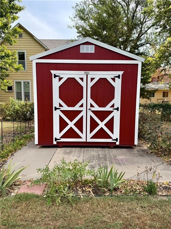 401 E Madison Avenue — photo 11