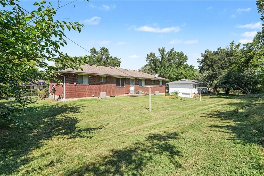 1227-1229 N 64th Drive — photo 7