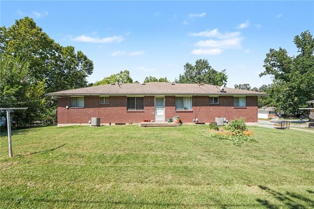 1227-1229 N 64th Drive — photo 8