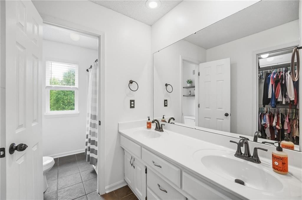 Photo 33 of 75 - 16150 W 156th Place, Olathe, KS 66062