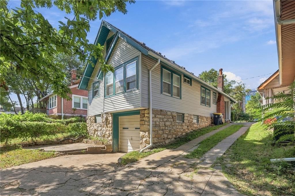 3823 Genessee Street — photo 4