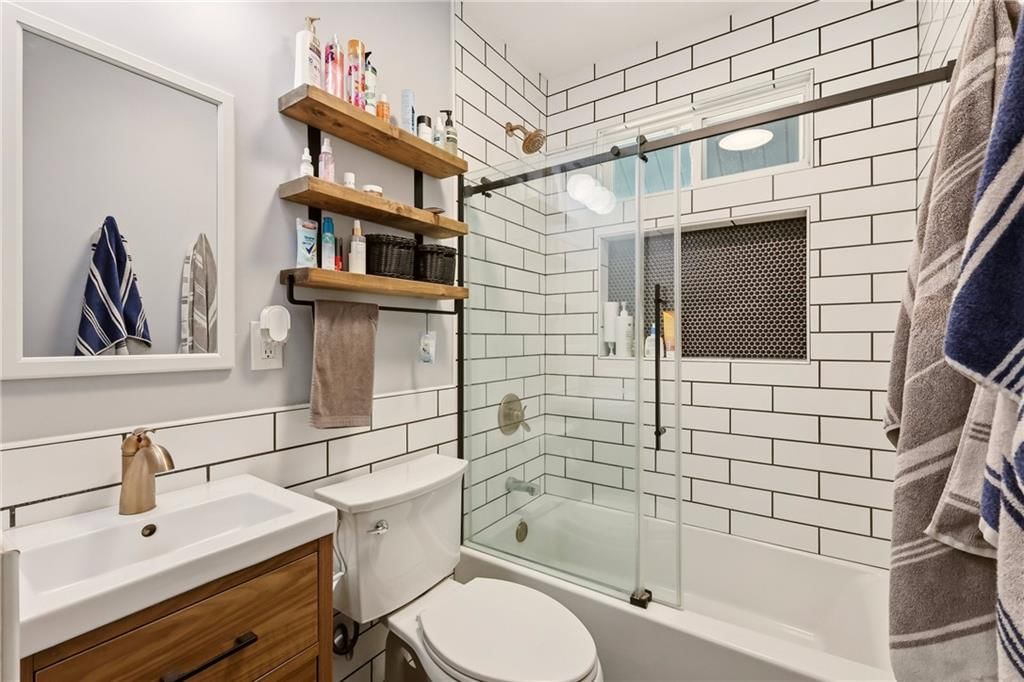 3823 Genessee Street — photo 6