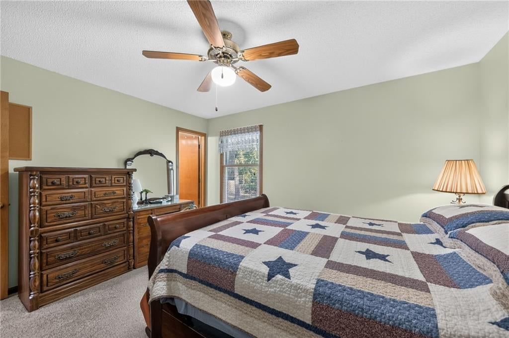Photo 13 of 28 - 6527 Sioux Drive, Parkville, MO 64152