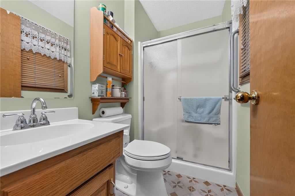 Photo 14 of 28 - 6527 Sioux Drive, Parkville, MO 64152