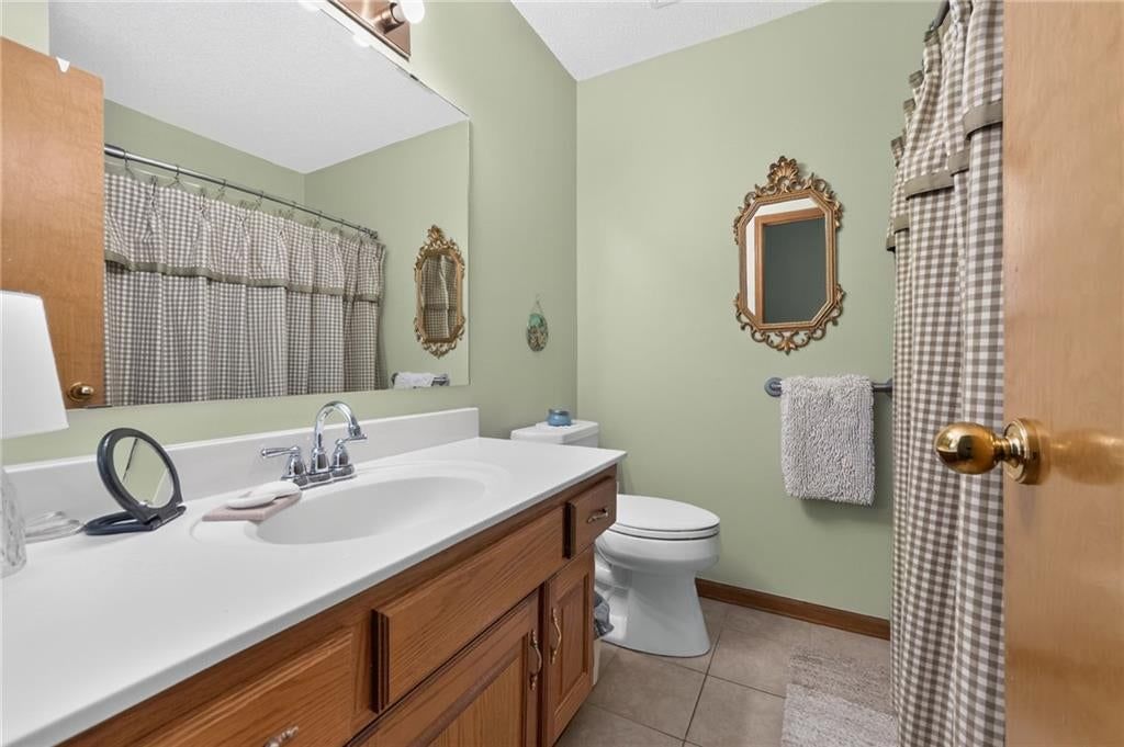 Photo 15 of 28 - 6527 Sioux Drive, Parkville, MO 64152